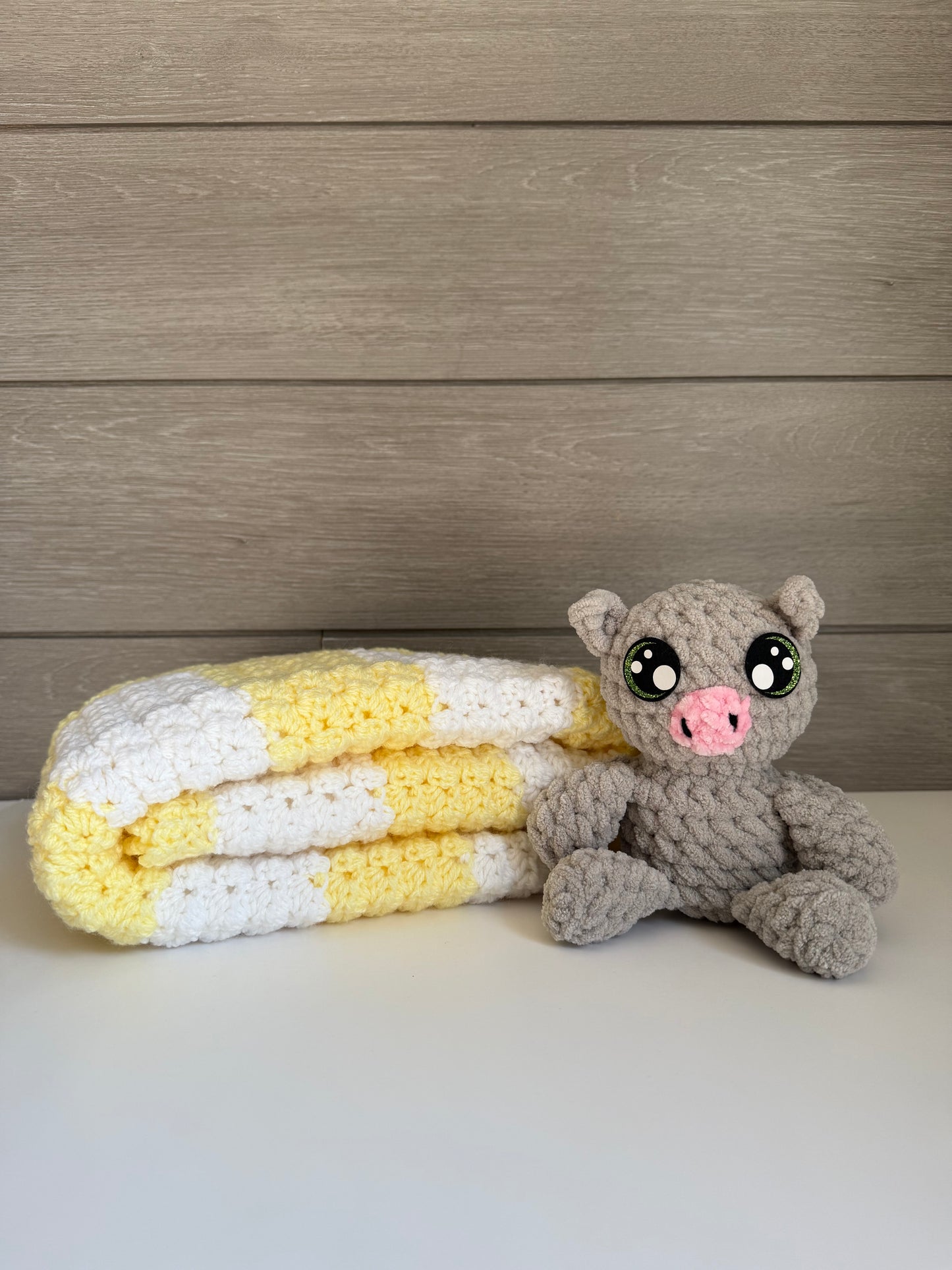 Sweet Dreams Gift Set - Yellow Blanket with Gray Pig